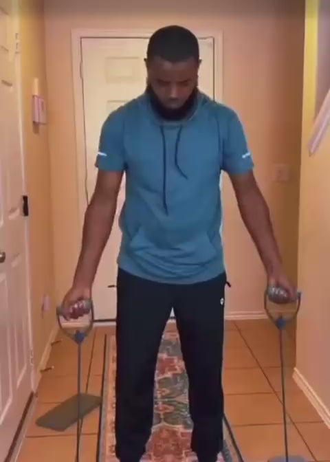 Machine de musculation complète pour votre maison. Plus besoin d'aller au sport, ce plateau de fitness multifonctionnel vous permet de travailler tout vos muscles, abdos, bras ,jambes ,fessiers, compact, pliable, facile à ranger ,idéal pour les petits esp