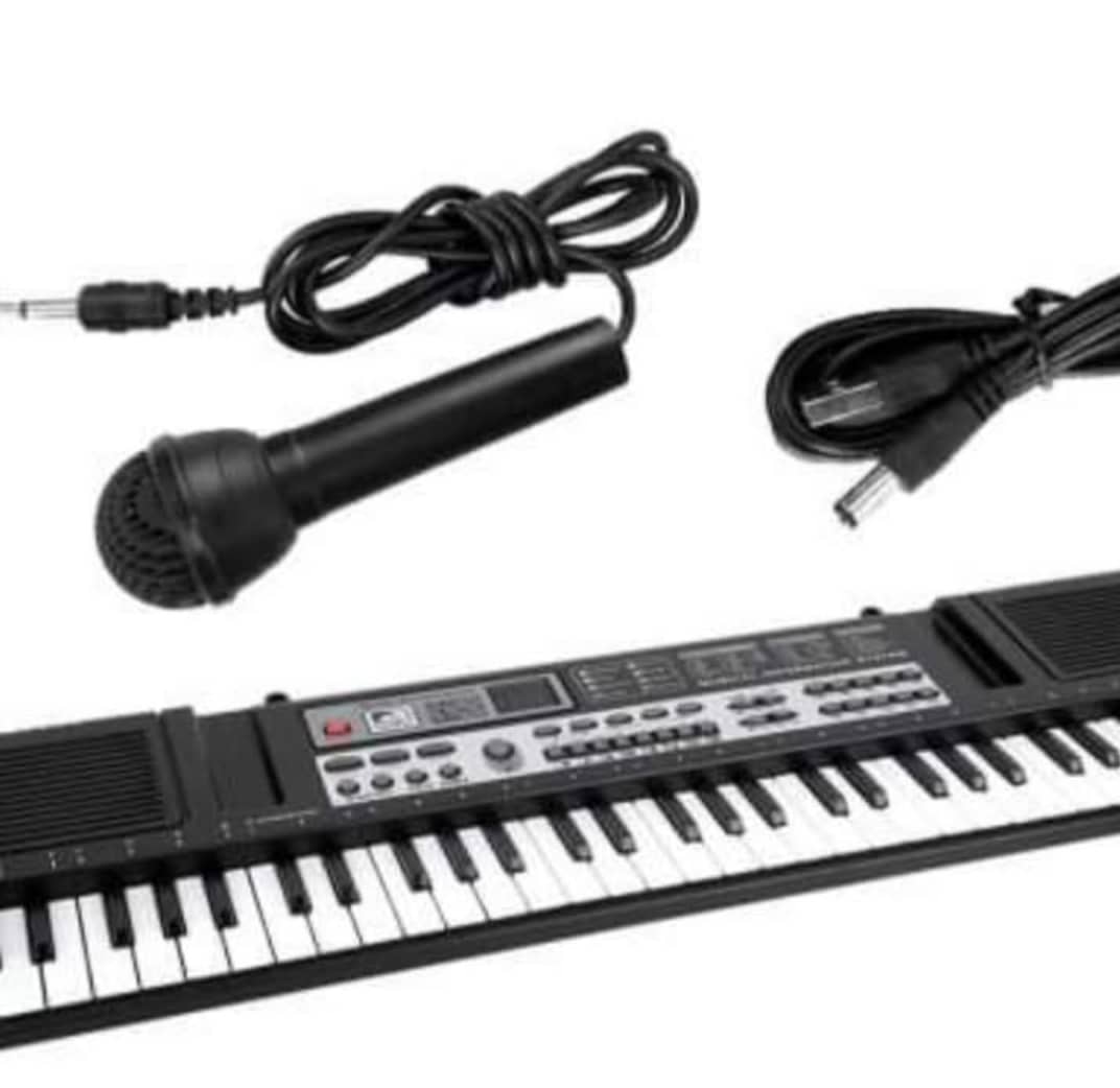 Piano apprentissage pour enfants et grandes personnes, ça prend une clé USB , 61 touches et micro