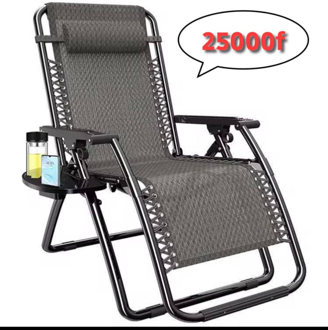 Profitez d'un confort total avec cette chaise ultra pratique : Dossier inclinable, accoudoirs solides , support téléphone, porte gobelet , orthopédique et facile à plier et ranger.