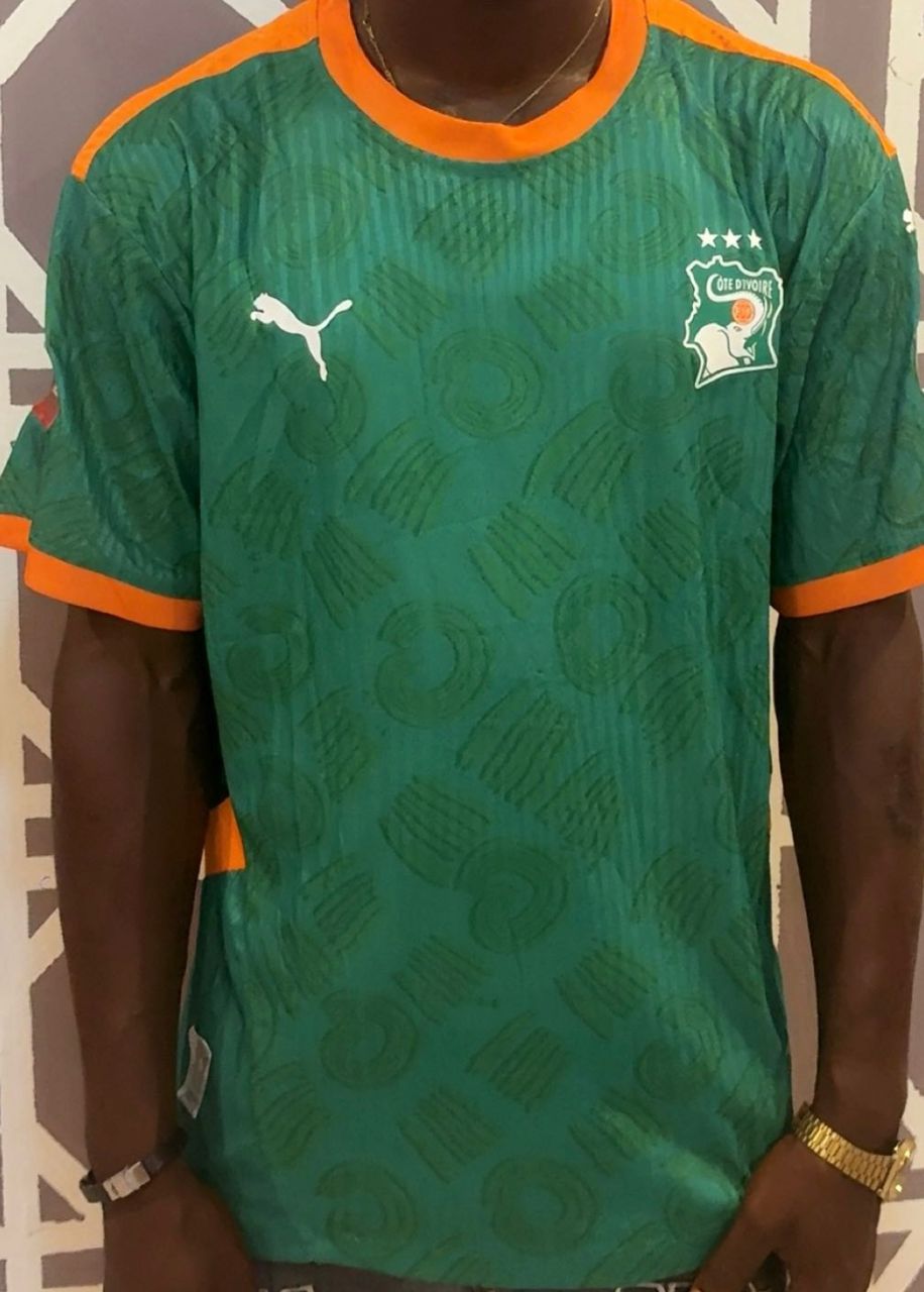 Maillot pro max de la côte d'Ivoire disponible avec le logo de la.can dessus, toutes les tailles sont disponibles.