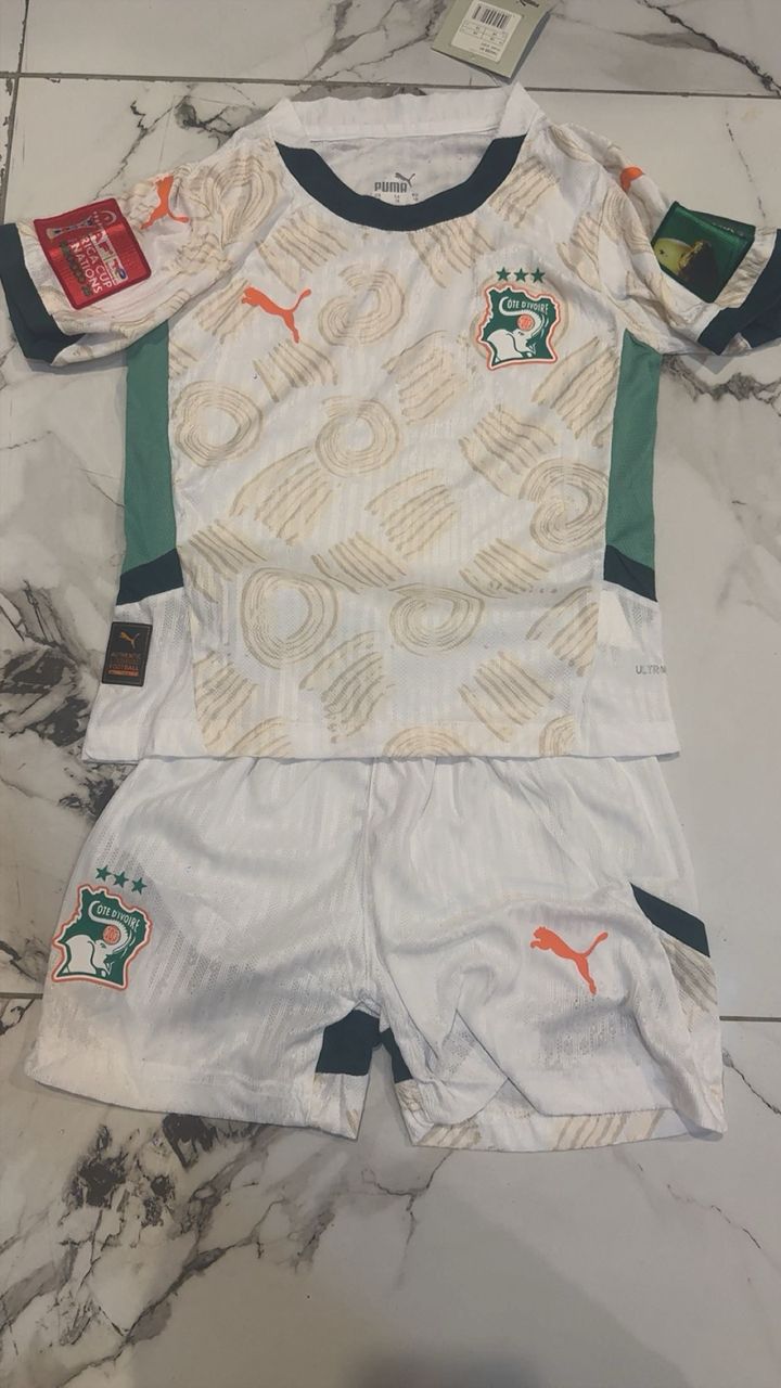 Maillot pro max de Côte d'Ivoire pour enfants ,avec le logo de la can dessus, toutes les tailles sont disponibles.