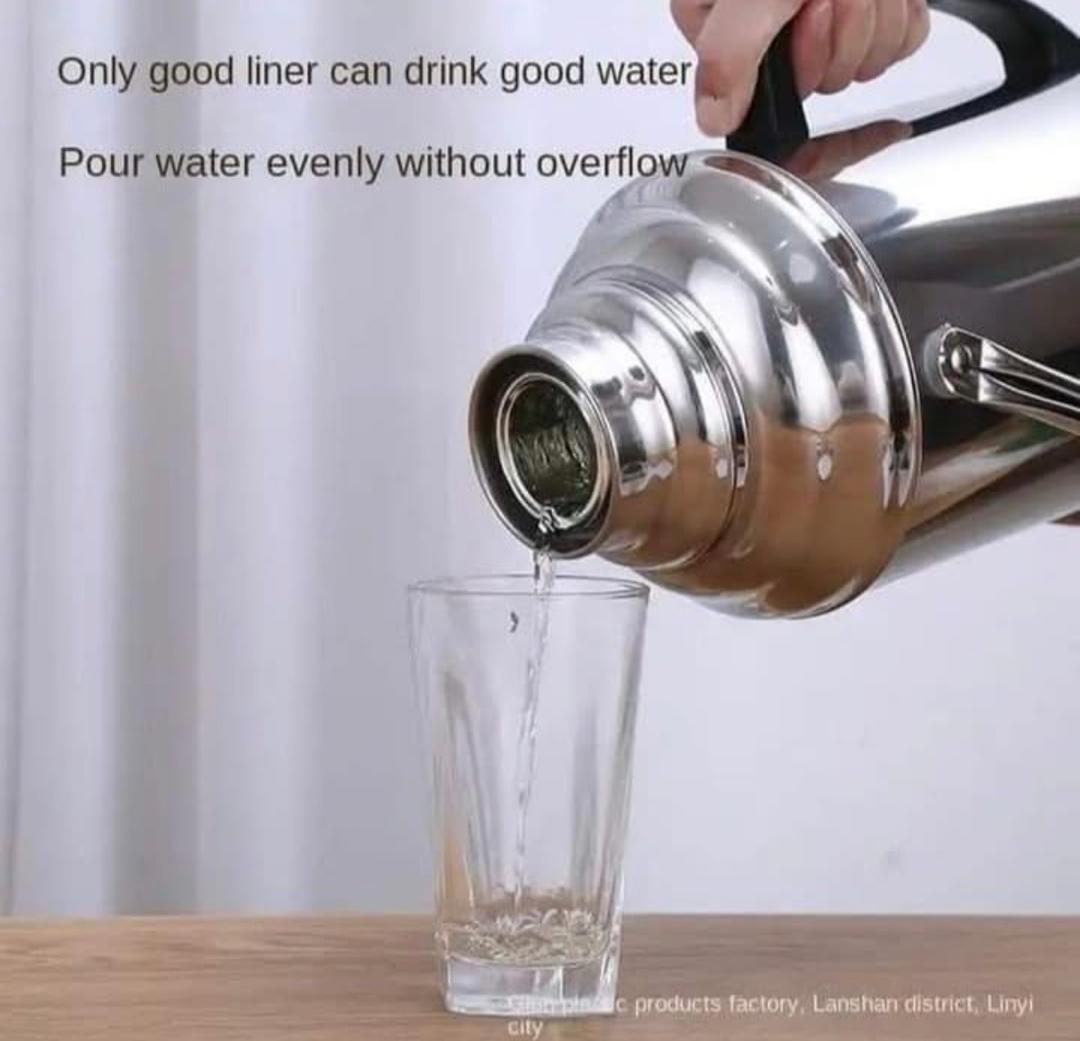 Prix :  9000f au lieu 18000f.        C'est le moment d'en profiter, commande vite pour réserver la vôtre. Thermos qui permet de leau garder de l'eau chaude pendant 2 à 3 jours . Description : mesure 3,2 litres , acier inoxydable et très solide.