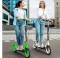 Trottinette à frein, pliable enfants et grandes personnes, solides et stable , roues lumineuses qui s'illumine pendant la conduite. Disponible en plusieurs couleurs.