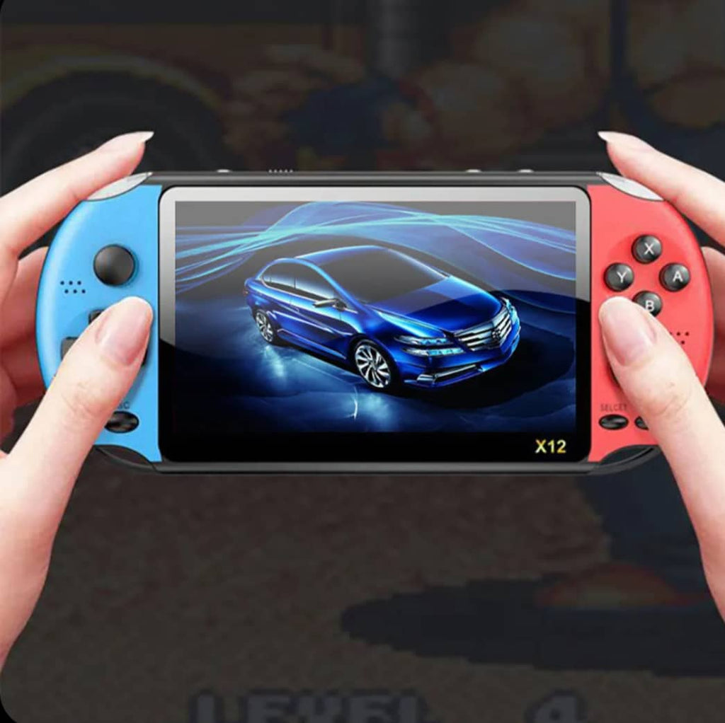 Console de jeux x12. Portable, puissante et pleine de nosta. Plus de 3500 jeux intégrés, les classiques de votre enfance ( PS1 ,NES , Game ,batterie 1800mAh ( rechargeable via USB ,musique, bleuthooth connecté.