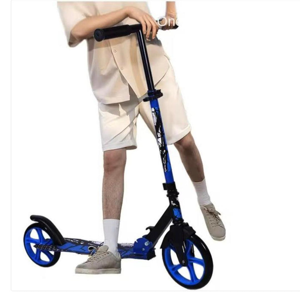 Trottinette à frein, pliable enfants et grandes personnes, solides et stable , roues lumineuses qui s'illumine pendant la conduite. Disponible en plusieurs couleurs.