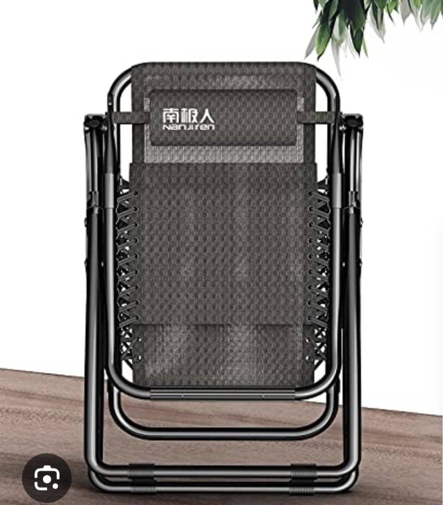 Profitez d'un confort total avec cette chaise ultra pratique : Dossier inclinable, accoudoirs solides , support téléphone, porte gobelet , orthopédique et facile à plier et ranger.