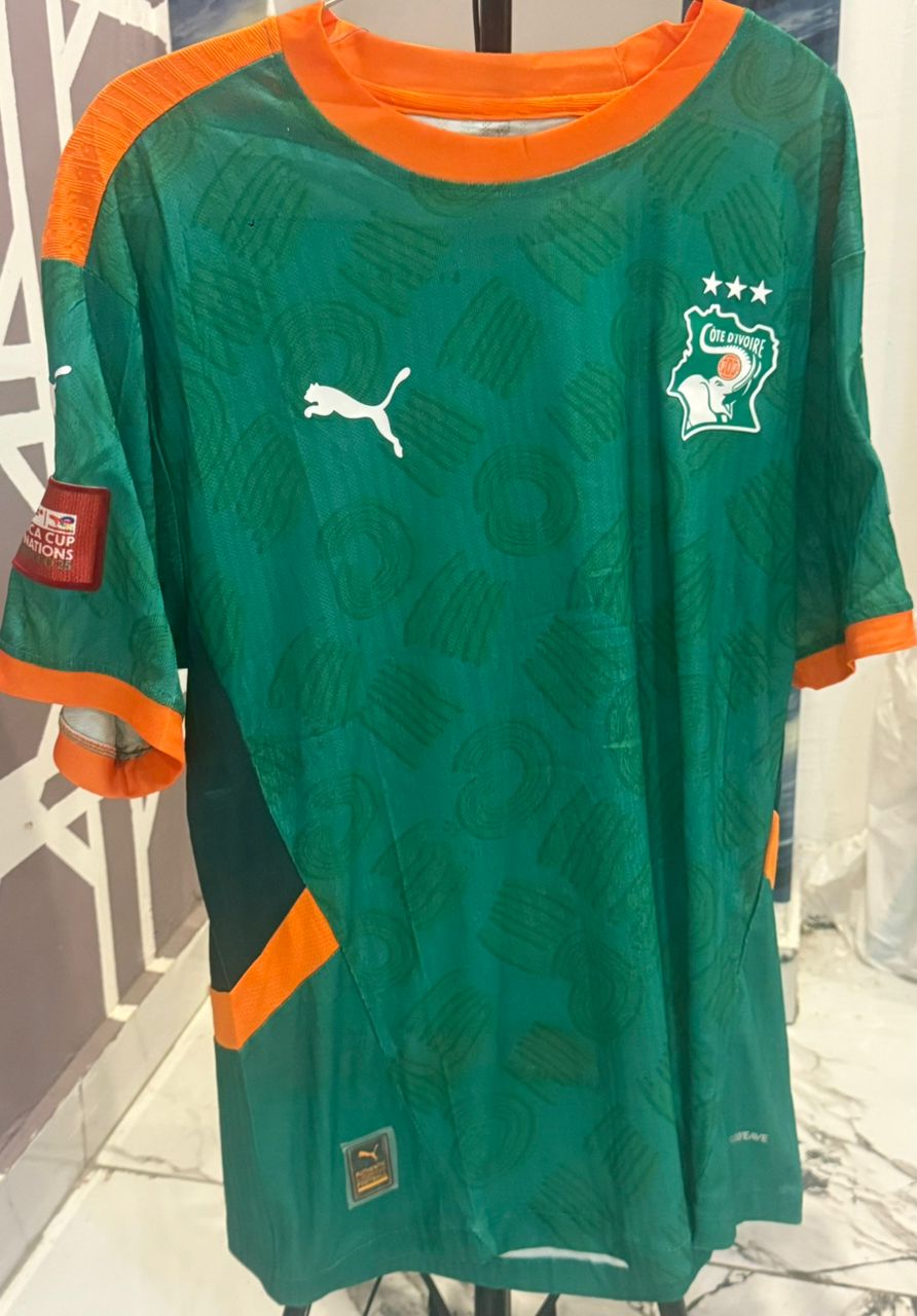 Maillot pro max de la côte d'Ivoire disponible avec le logo de la.can dessus, toutes les tailles sont disponibles.