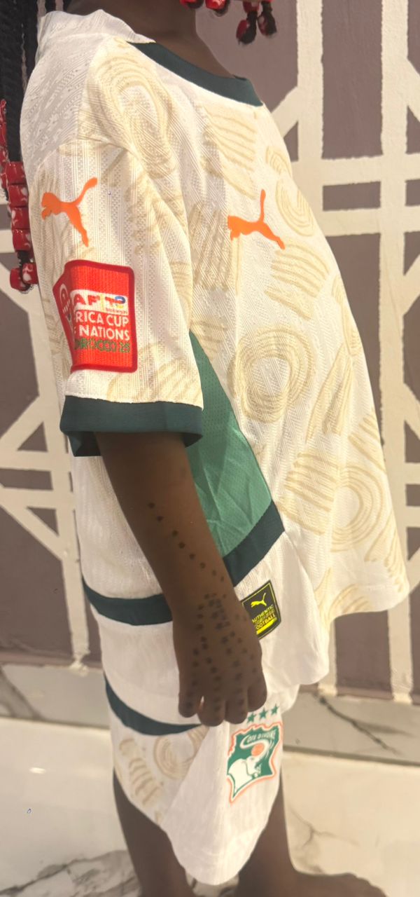 Maillot pro max de Côte d'Ivoire pour enfants ,avec le logo de la can dessus, toutes les tailles sont disponibles.